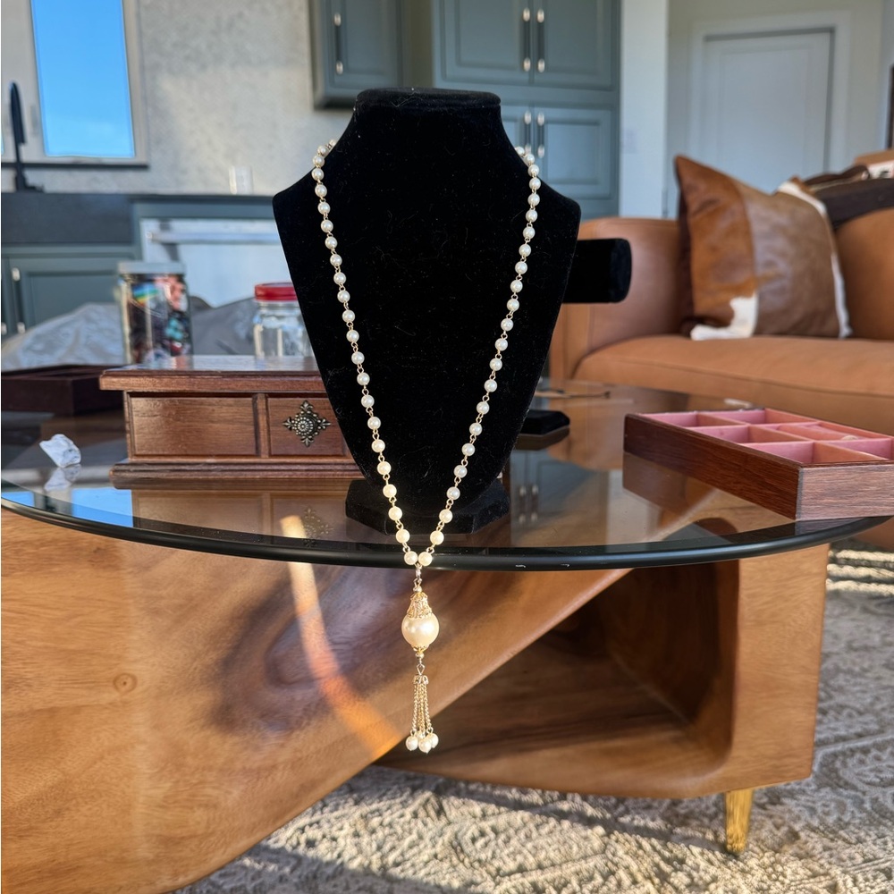 Elegant Pearl Necklace with Tassel